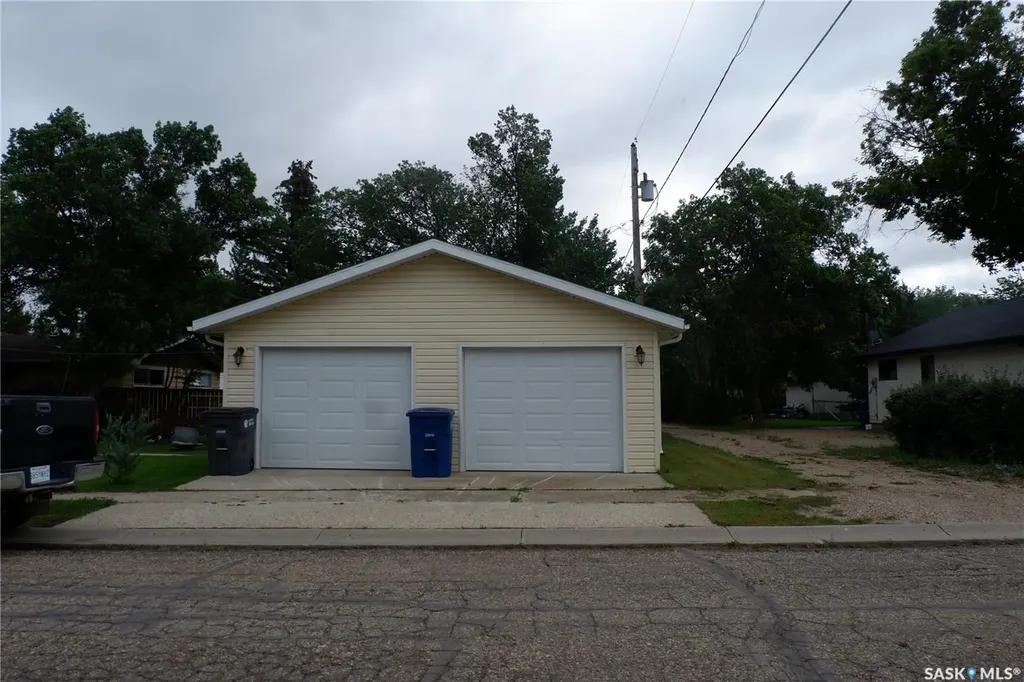221 7th Avenue W Assiniboia SK S0H 0B0