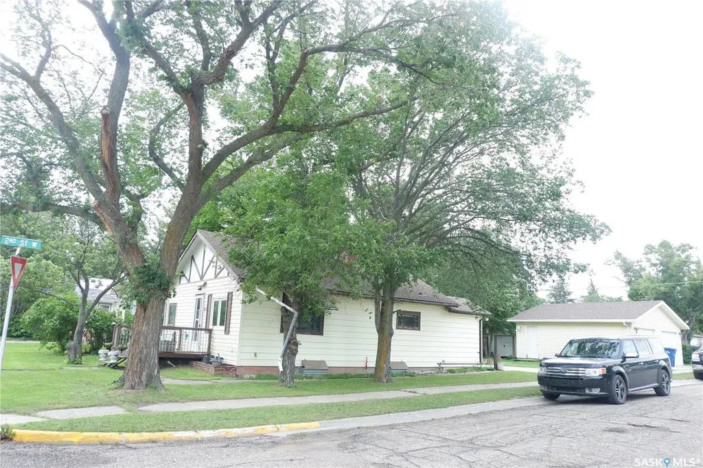 221 7th Avenue W Assiniboia SK S0H 0B0