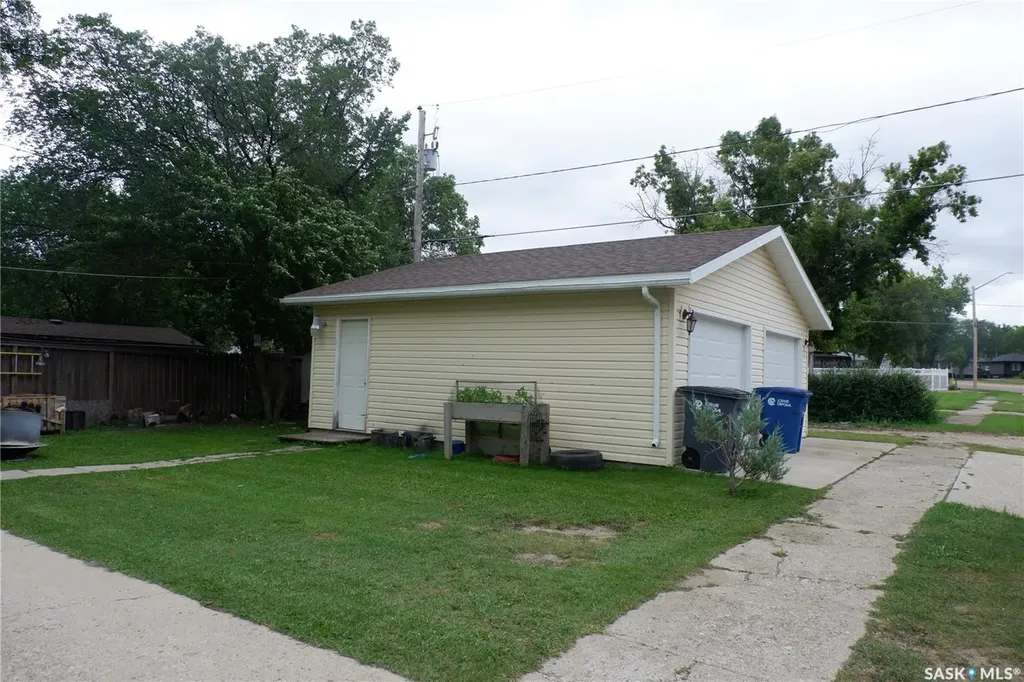 221 7th Avenue W Assiniboia SK S0H 0B0