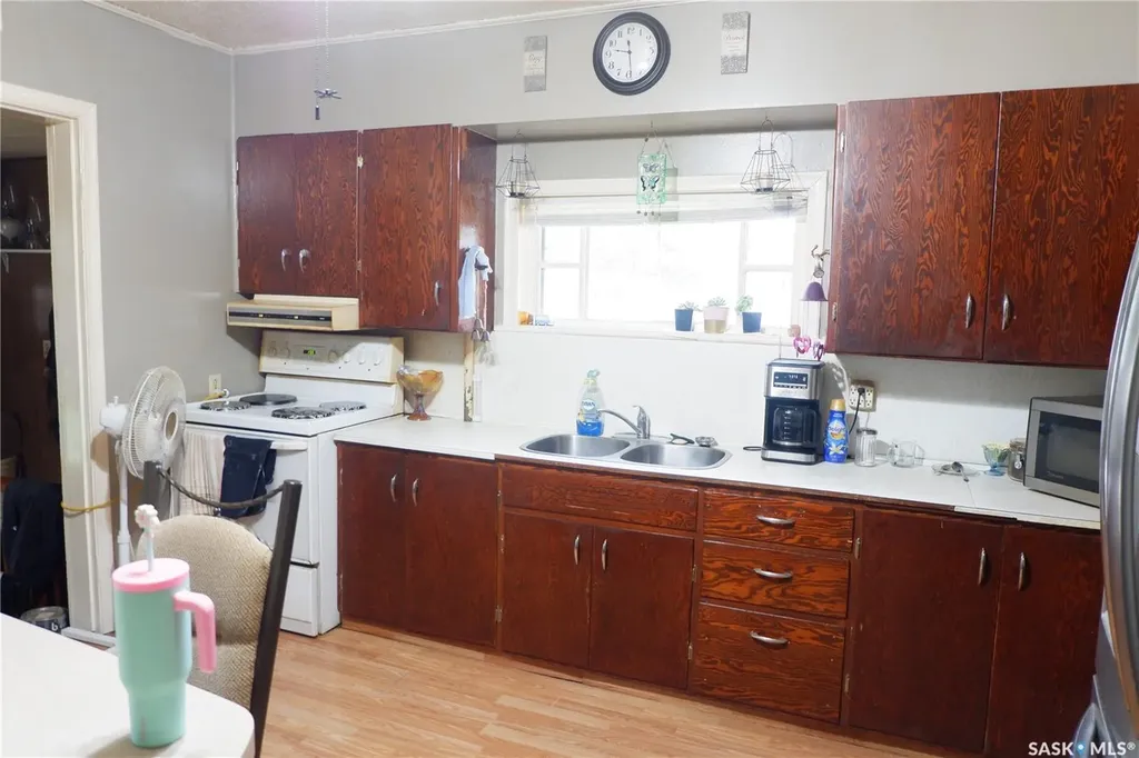 221 7th Avenue W Assiniboia SK S0H 0B0