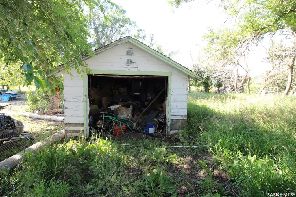810 2nd Avenue S Simmie SK S0N 2N0