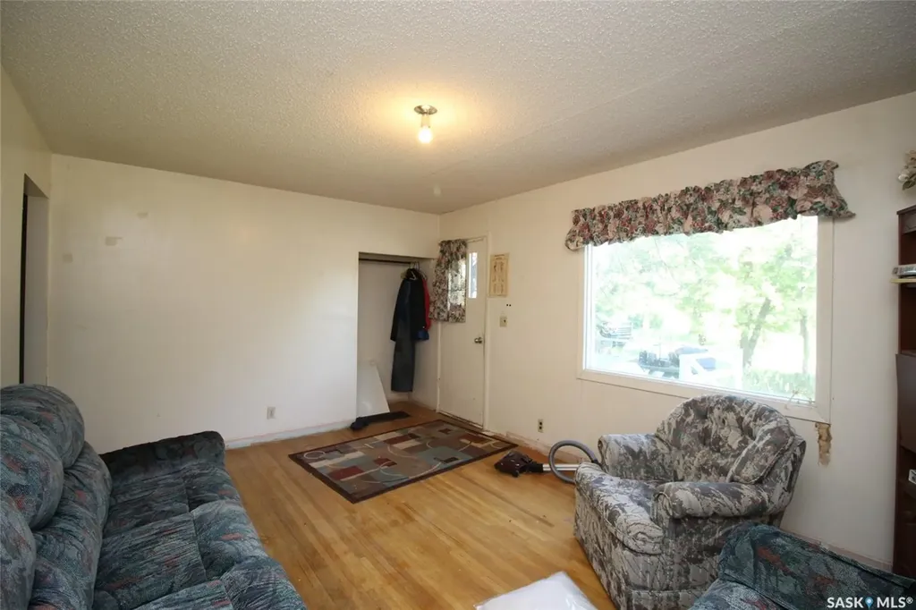 810 2nd Avenue S Simmie SK S0N 2N0