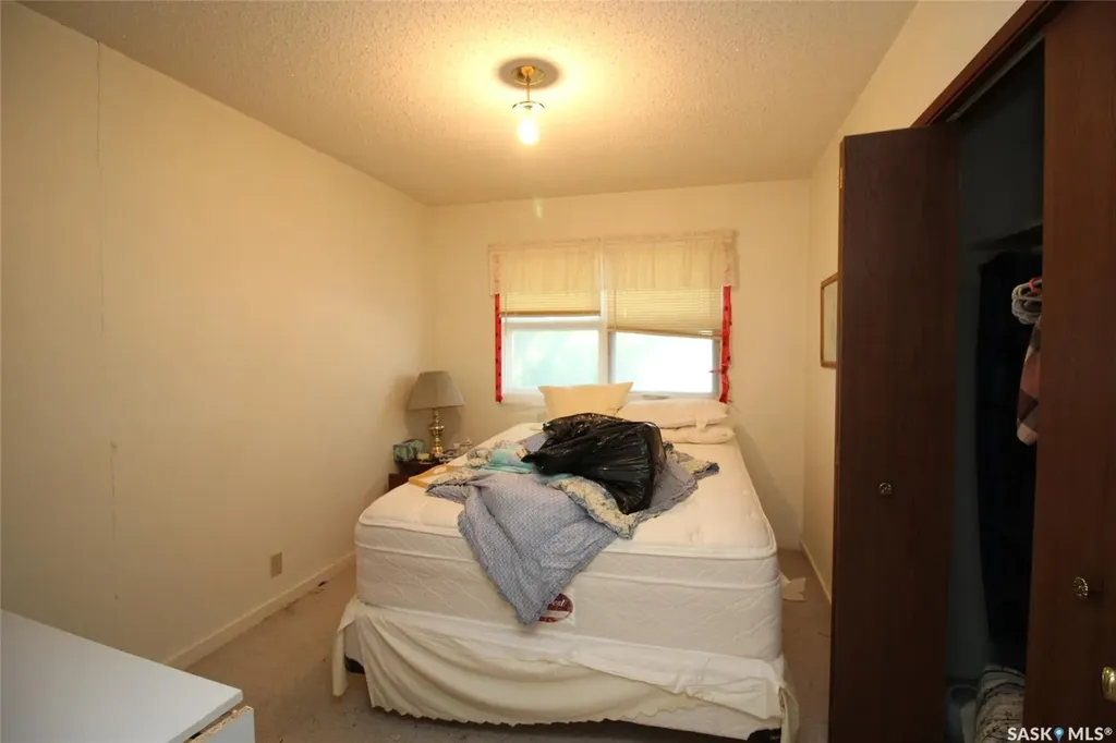 810 2nd Avenue S Simmie SK S0N 2N0