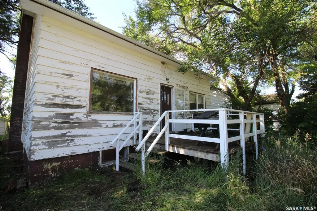 810 2nd Avenue S Simmie SK S0N 2N0
