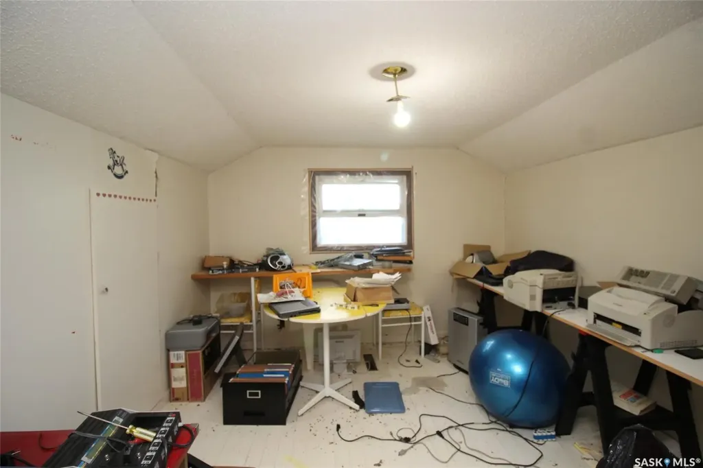 810 2nd Avenue S Simmie SK S0N 2N0