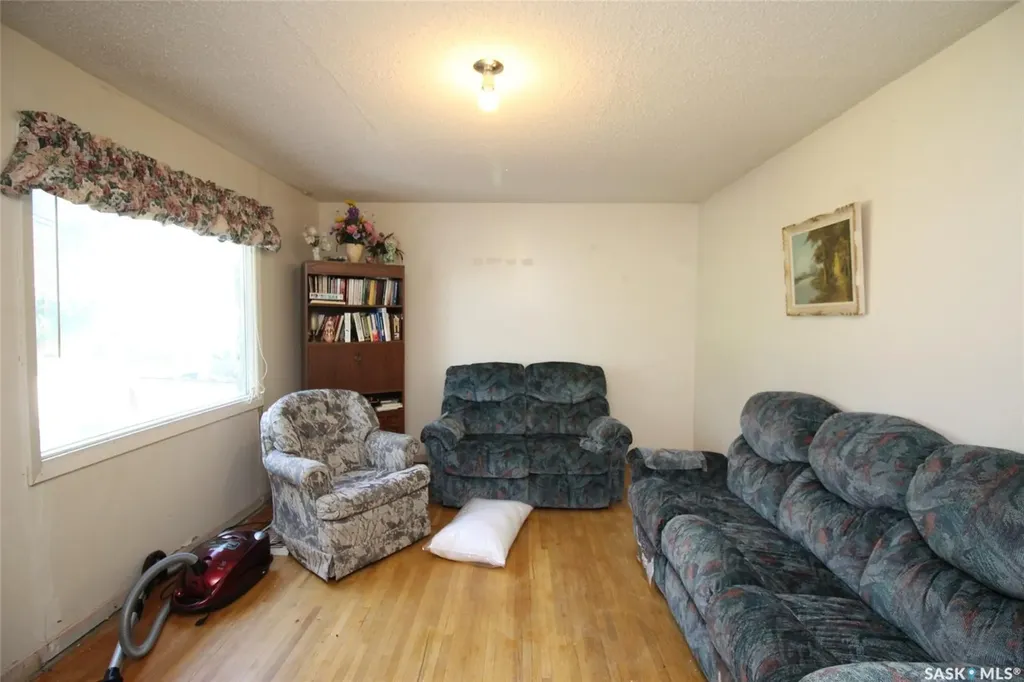 810 2nd Avenue S Simmie SK S0N 2N0