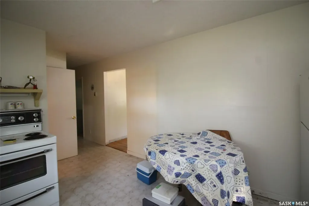 810 2nd Avenue S Simmie SK S0N 2N0