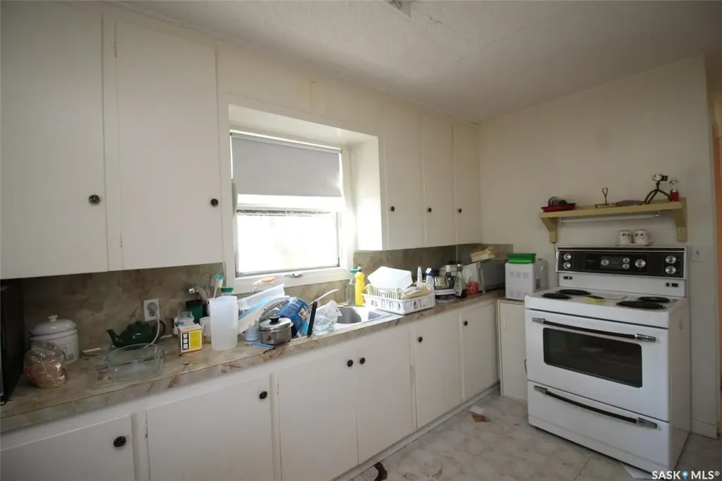 810 2nd Avenue S Simmie SK S0N 2N0