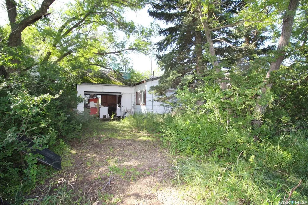 808 2nd Avenue S Simmie SK S0N 2N0
