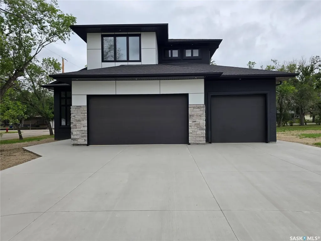 3 Kenney Crescent Weyburn SK S4H 0K5