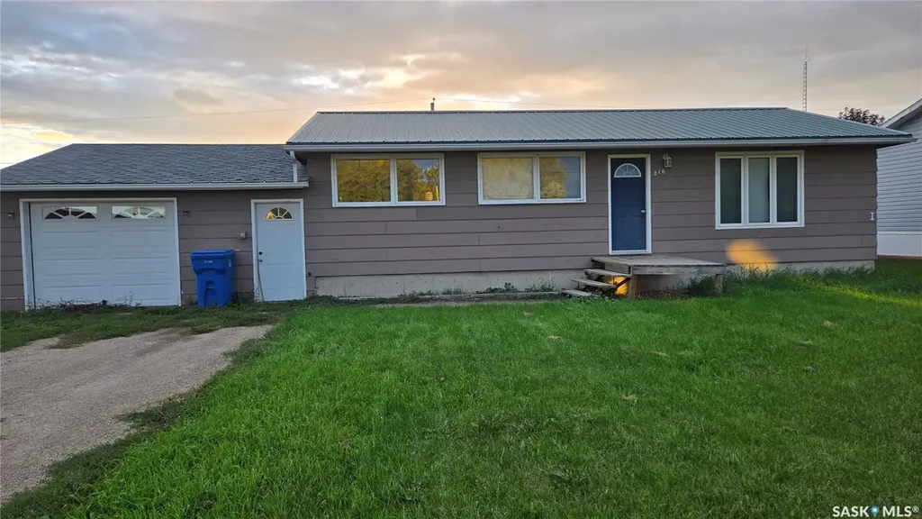 216 1st Street W Carnduff SK S0C 0S0