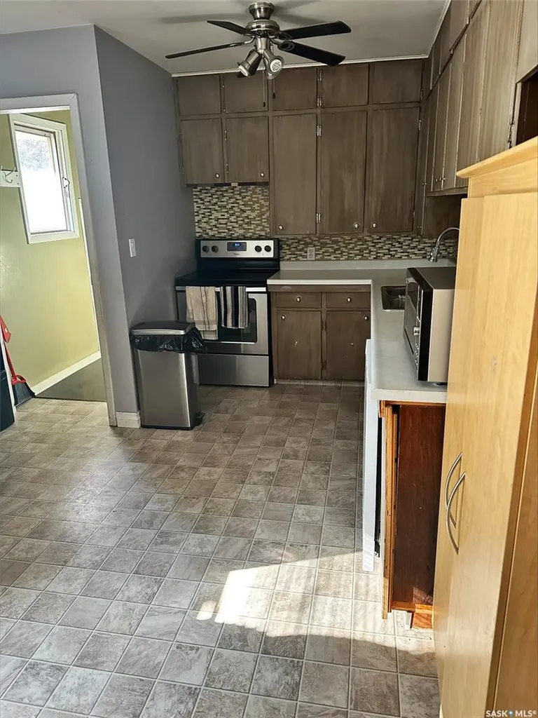 216 1st Street W Carnduff SK S0C 0S0