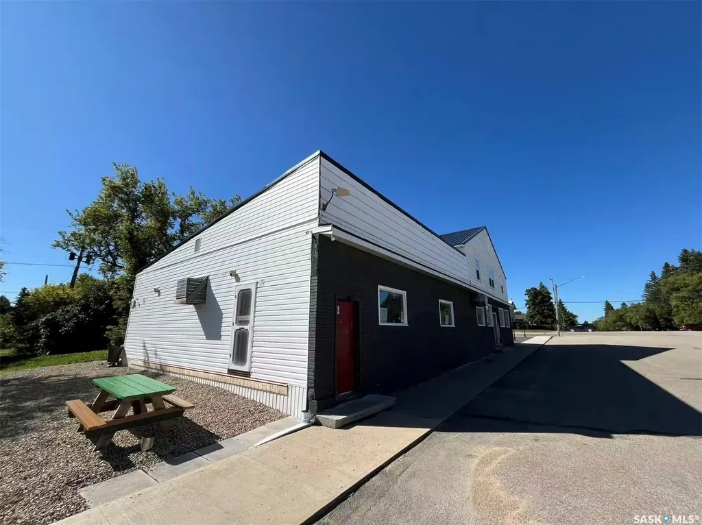 109 Centre Street Middle Lake SK S0K 2X0