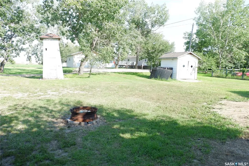 305 1st Street E Mossbank SK S0H 3G0