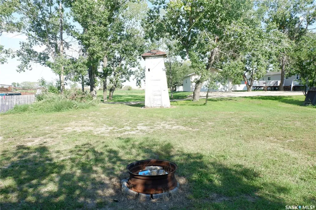 305 1st Street E Mossbank SK S0H 3G0