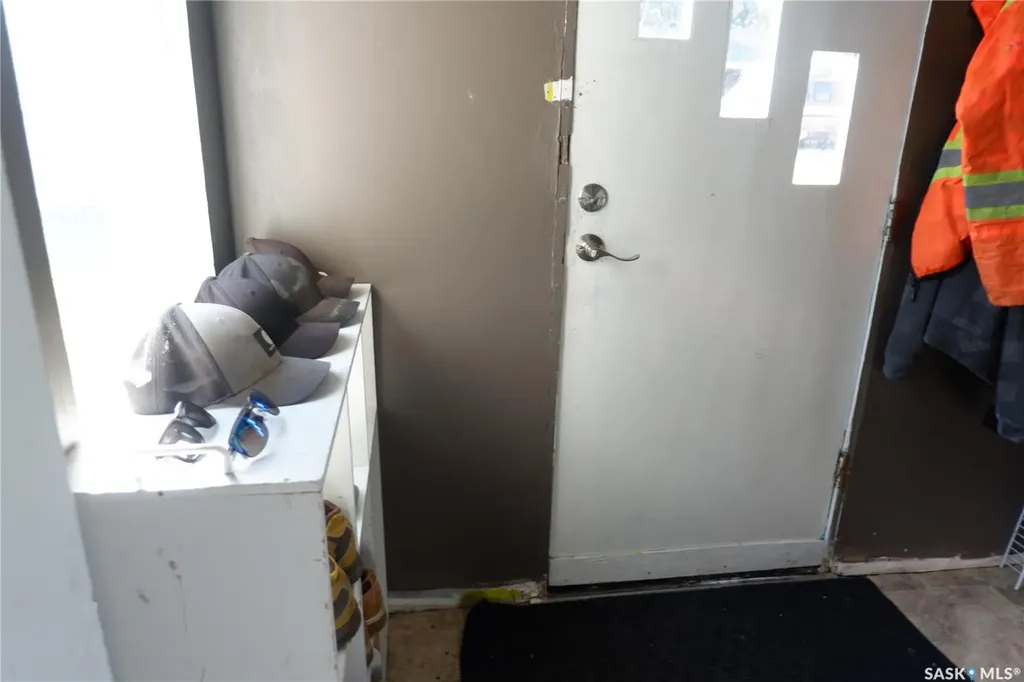 305 1st Street E Mossbank SK S0H 3G0