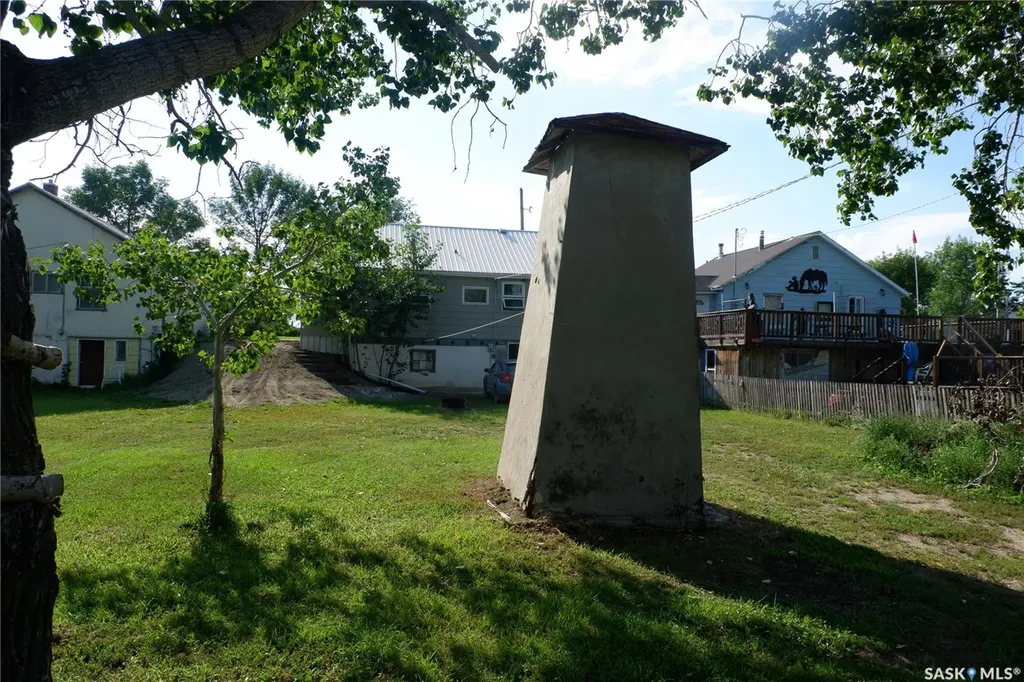305 1st Street E Mossbank SK S0H 3G0