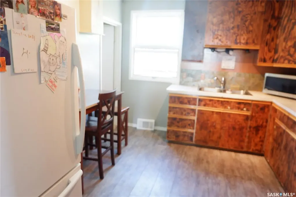 305 1st Street E Mossbank SK S0H 3G0
