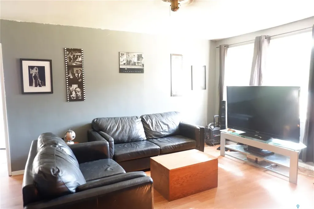 305 1st Street E Mossbank SK S0H 3G0