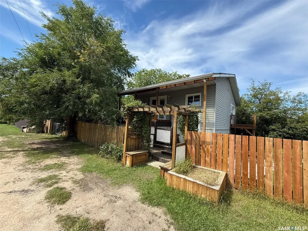 992 Terry Street Cochin SK S0M 0L0