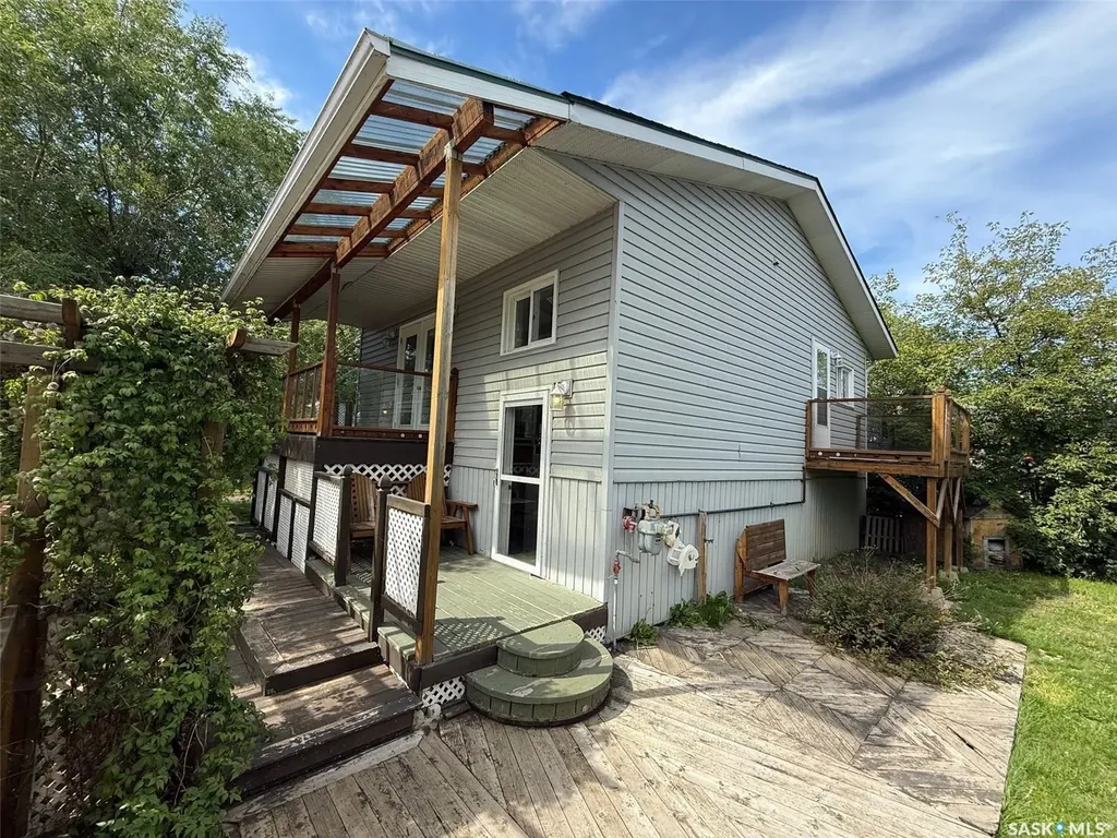 992 Terry Street Cochin SK S0M 0L0