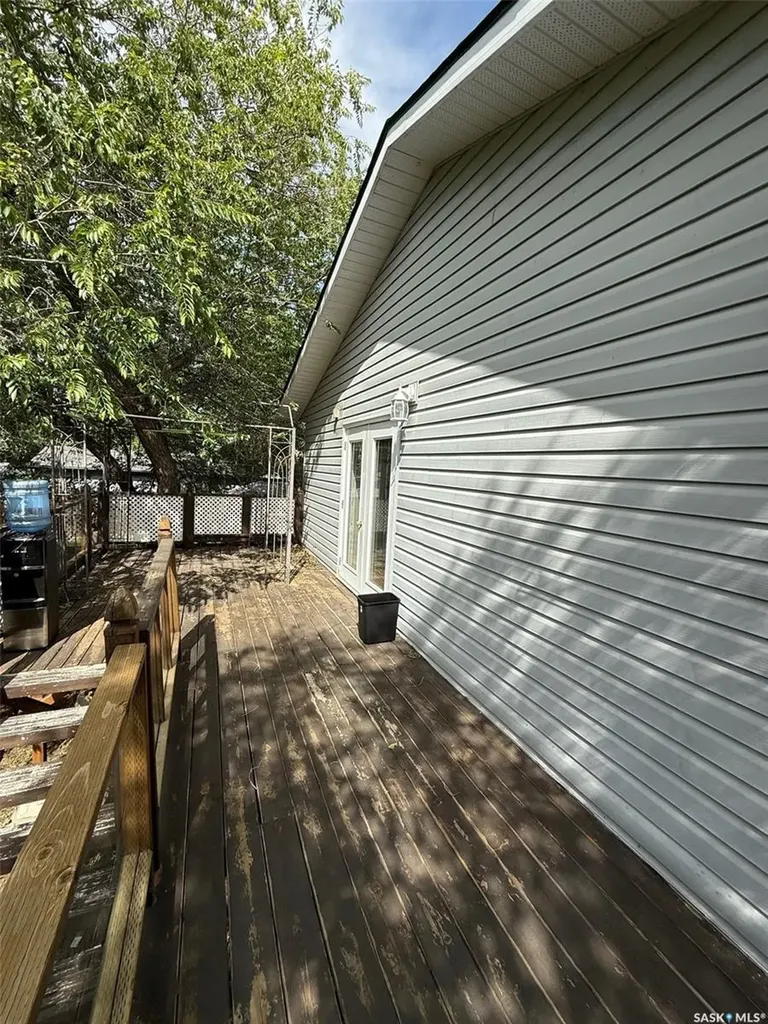 992 Terry Street Cochin SK S0M 0L0