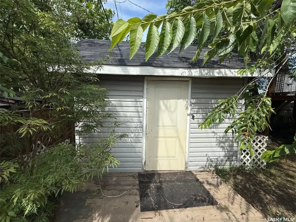 992 Terry Street Cochin SK S0M 0L0