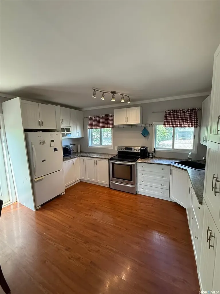 992 Terry Street Cochin SK S0M 0L0