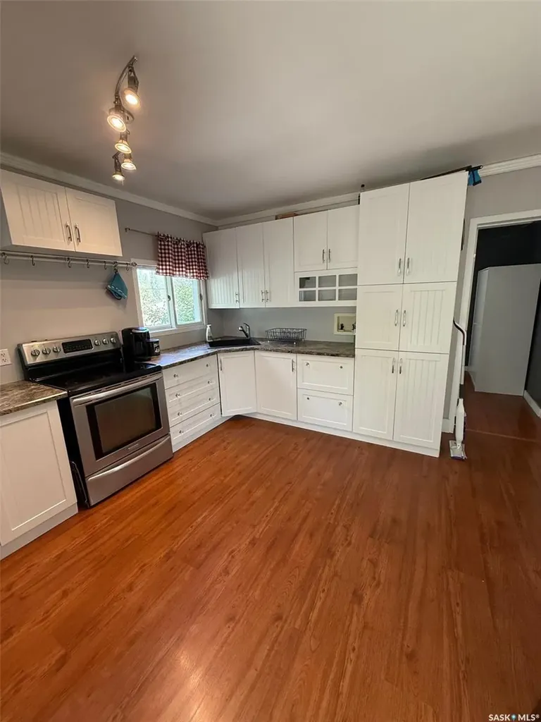 992 Terry Street Cochin SK S0M 0L0