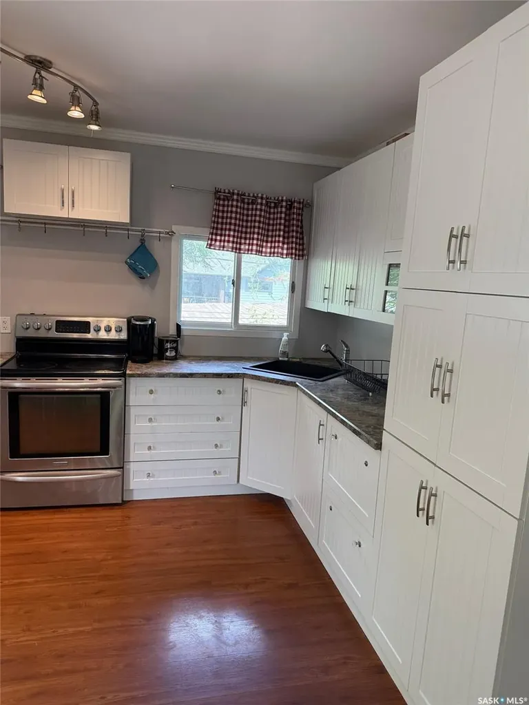 992 Terry Street Cochin SK S0M 0L0