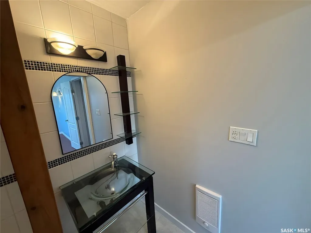 992 Terry Street Cochin SK S0M 0L0