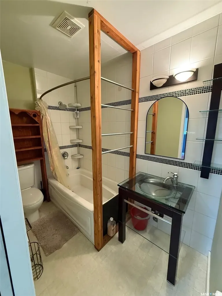 992 Terry Street Cochin SK S0M 0L0