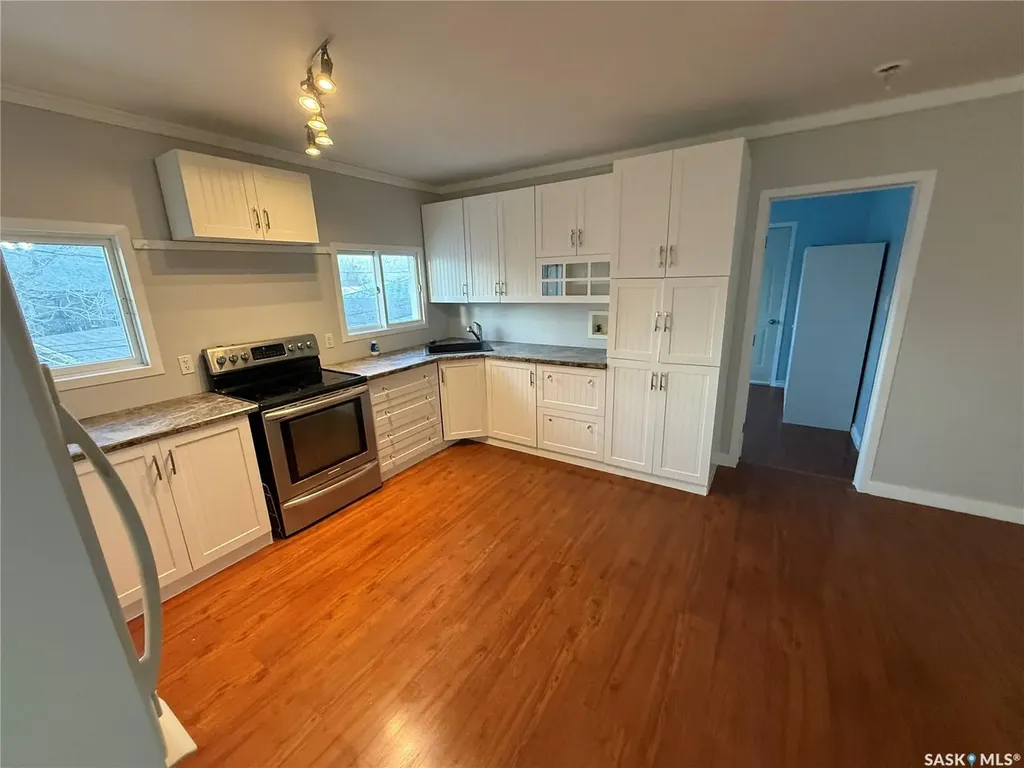 992 Terry Street Cochin SK S0M 0L0