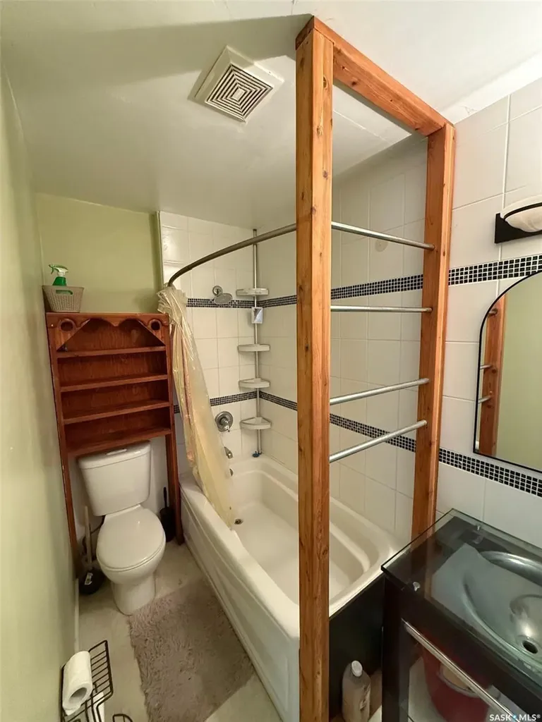 992 Terry Street Cochin SK S0M 0L0