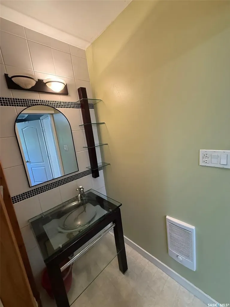 992 Terry Street Cochin SK S0M 0L0