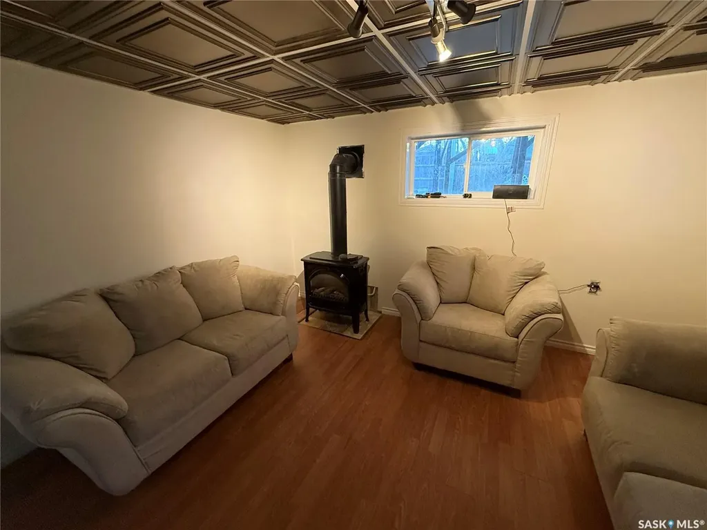 992 Terry Street Cochin SK S0M 0L0