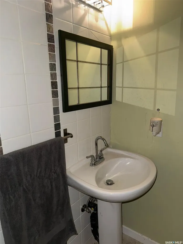 992 Terry Street Cochin SK S0M 0L0