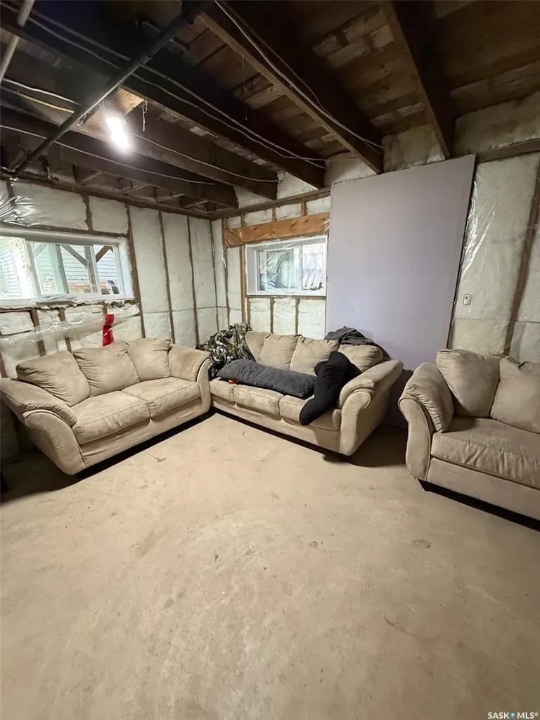 992 Terry Street Cochin SK S0M 0L0