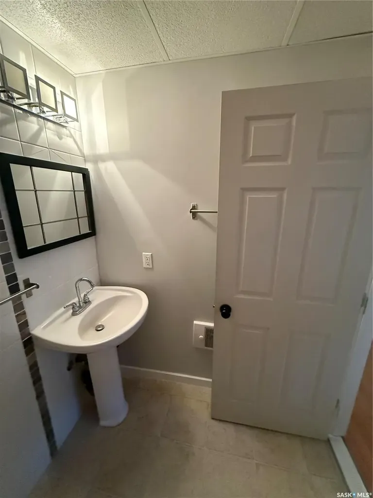 992 Terry Street Cochin SK S0M 0L0