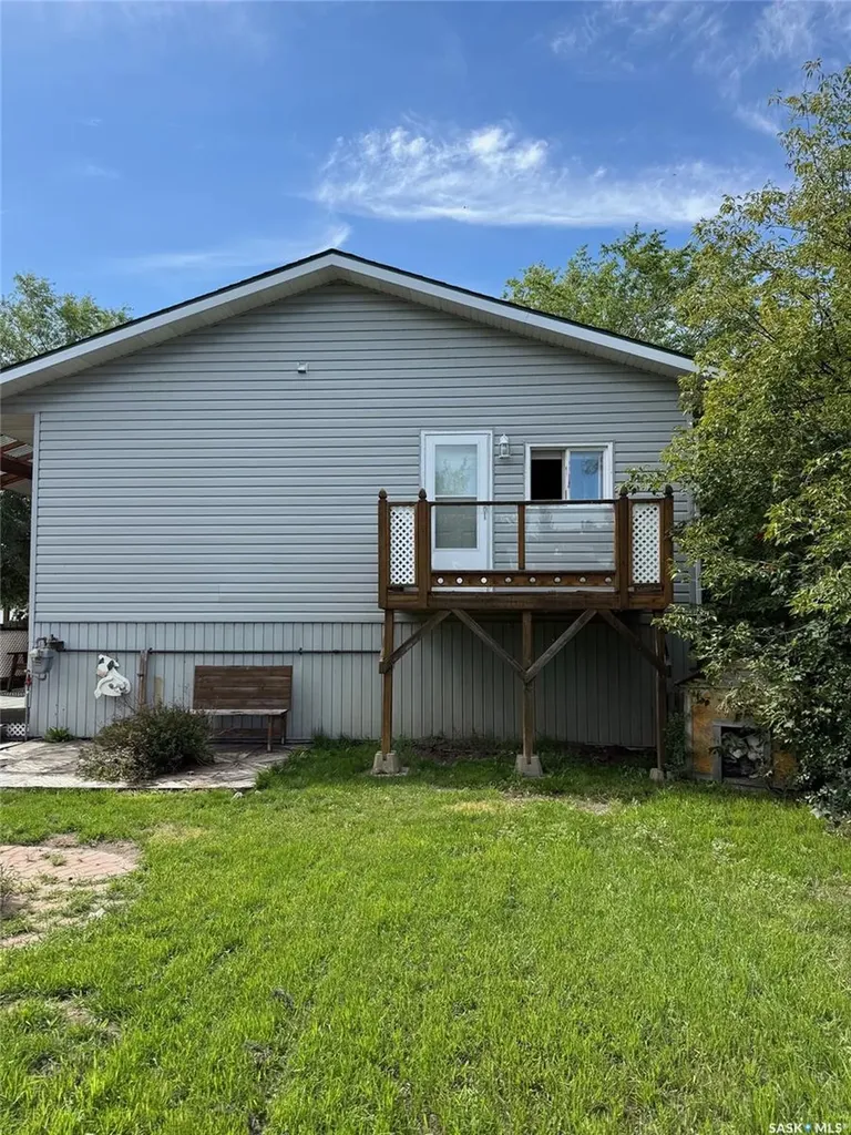 992 Terry Street Cochin SK S0M 0L0