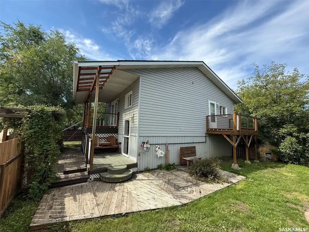 992 Terry Street Cochin SK S0M 0L0