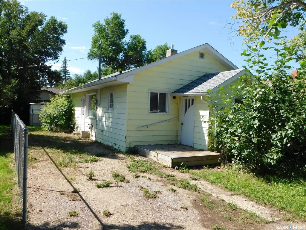 410 6th Avenue E Assiniboia SK S0H 0B0