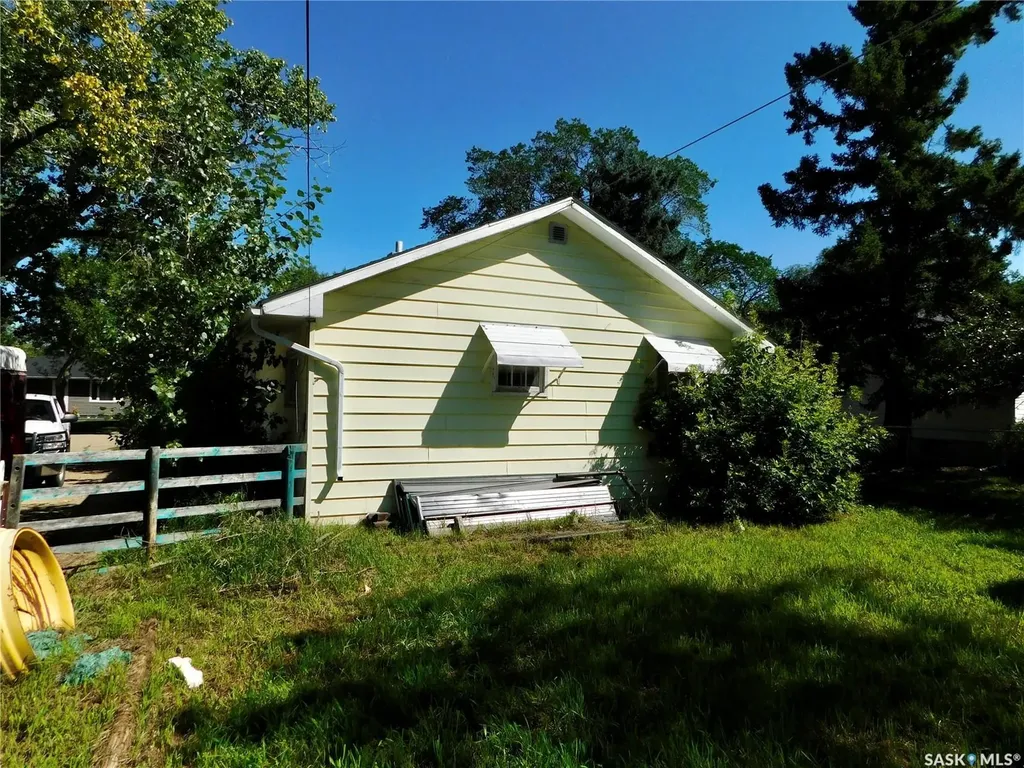 410 6th Avenue E Assiniboia SK S0H 0B0