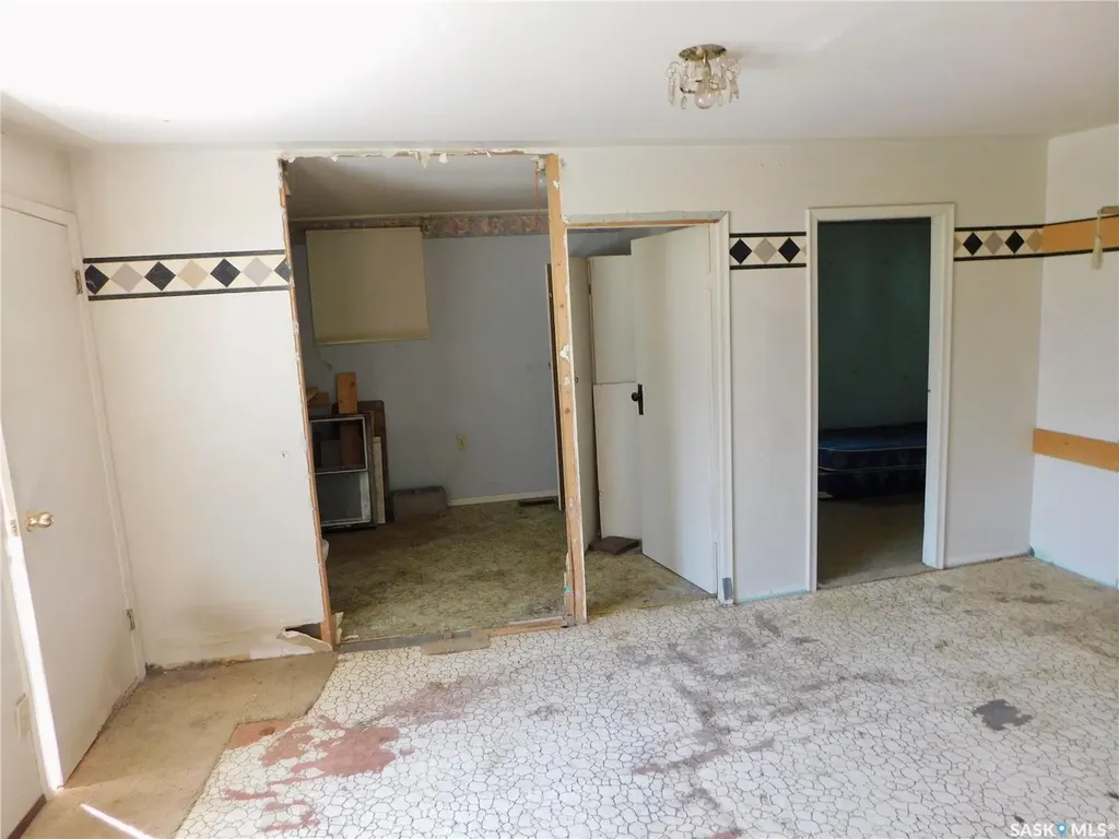 410 6th Avenue E Assiniboia SK S0H 0B0