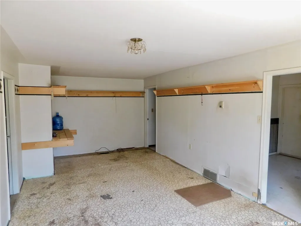 410 6th Avenue E Assiniboia SK S0H 0B0