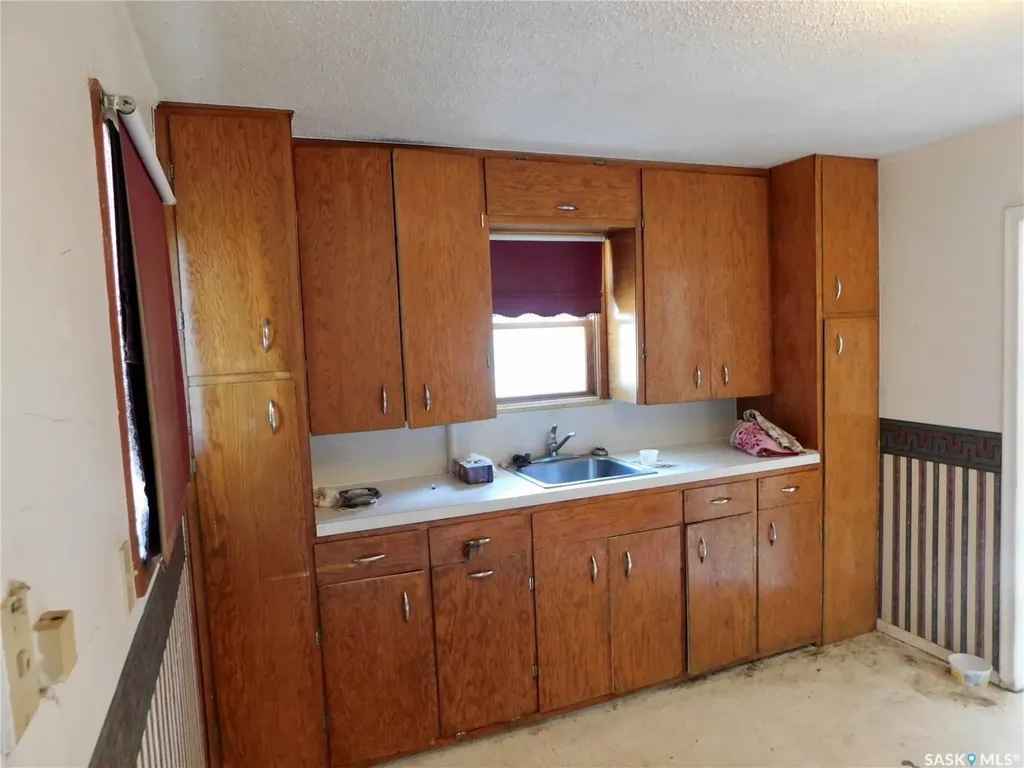 410 6th Avenue E Assiniboia SK S0H 0B0