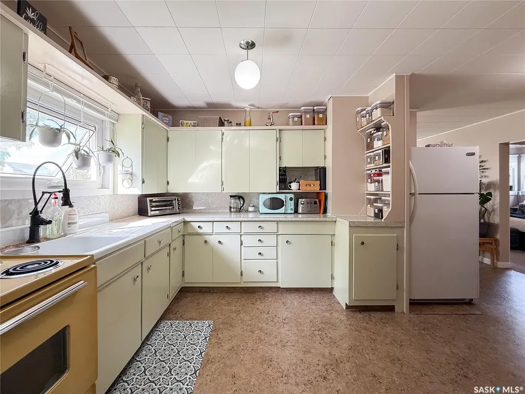 114 1st Street W Frontier SK S0N 0W0