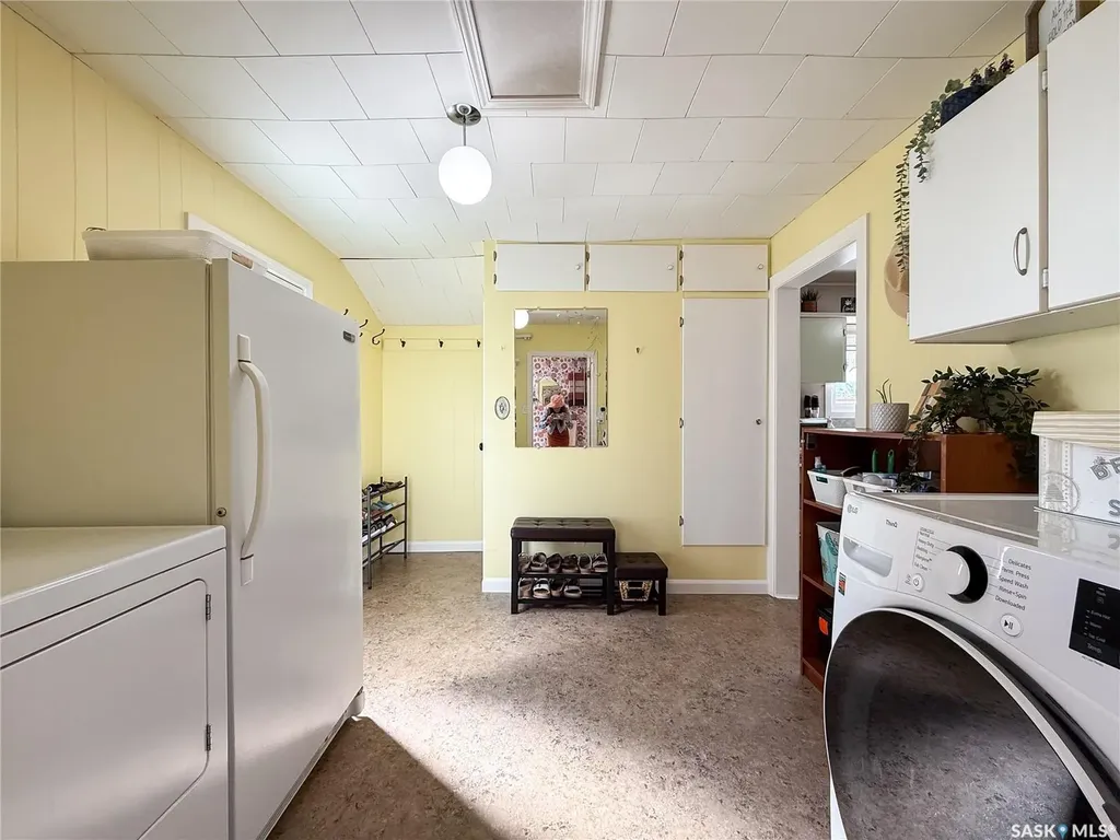 114 1st Street W Frontier SK S0N 0W0