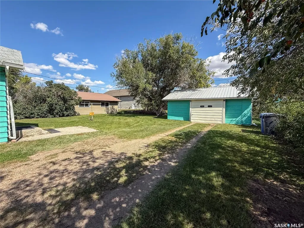 114 1st Street W Frontier SK S0N 0W0