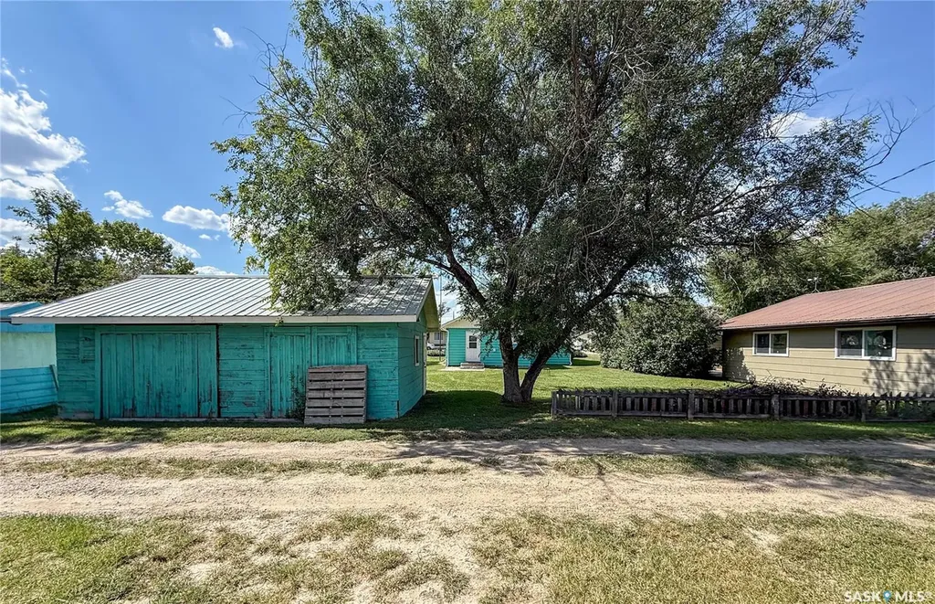 114 1st Street W Frontier SK S0N 0W0